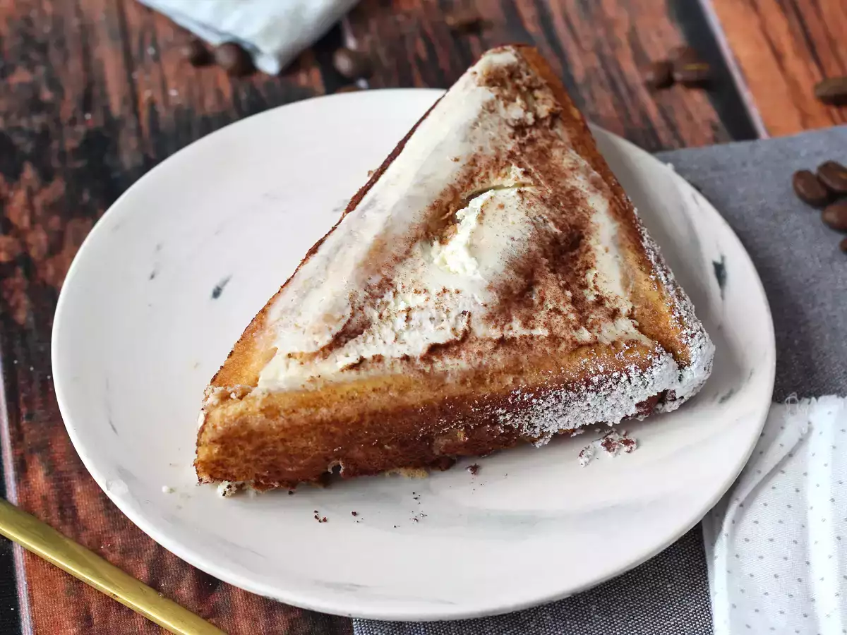 Tronchetto chalet al caffè: il dolce di Natale senza stampo che conquista tutti - foto 2