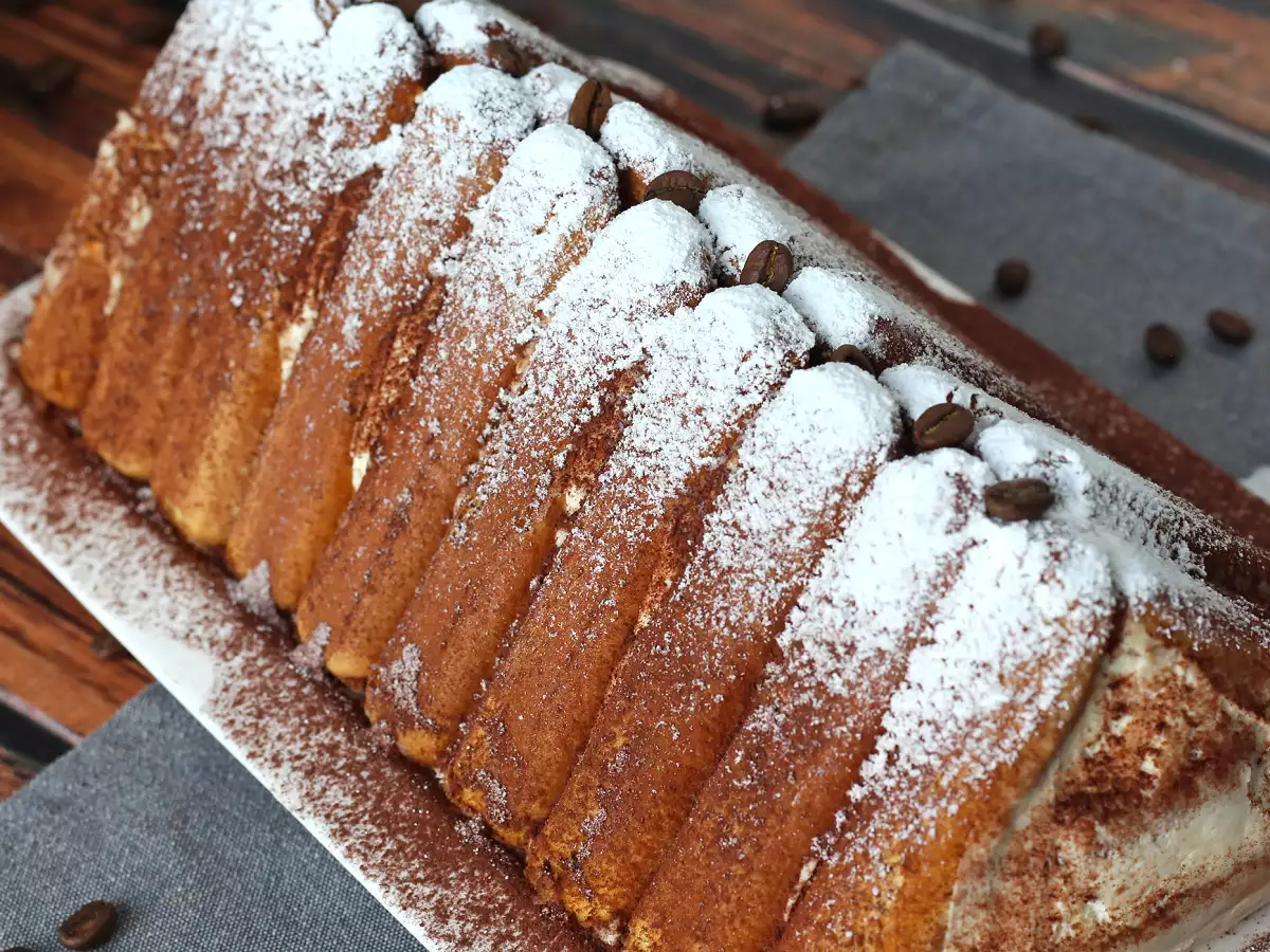 Tronchetto chalet al caffè: il dolce di Natale senza stampo che conquista tutti - foto 3