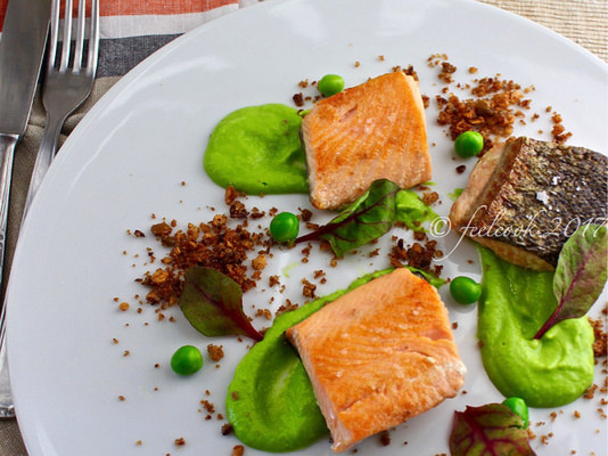 Trota salmonata con salsa di piselli e terra di olive