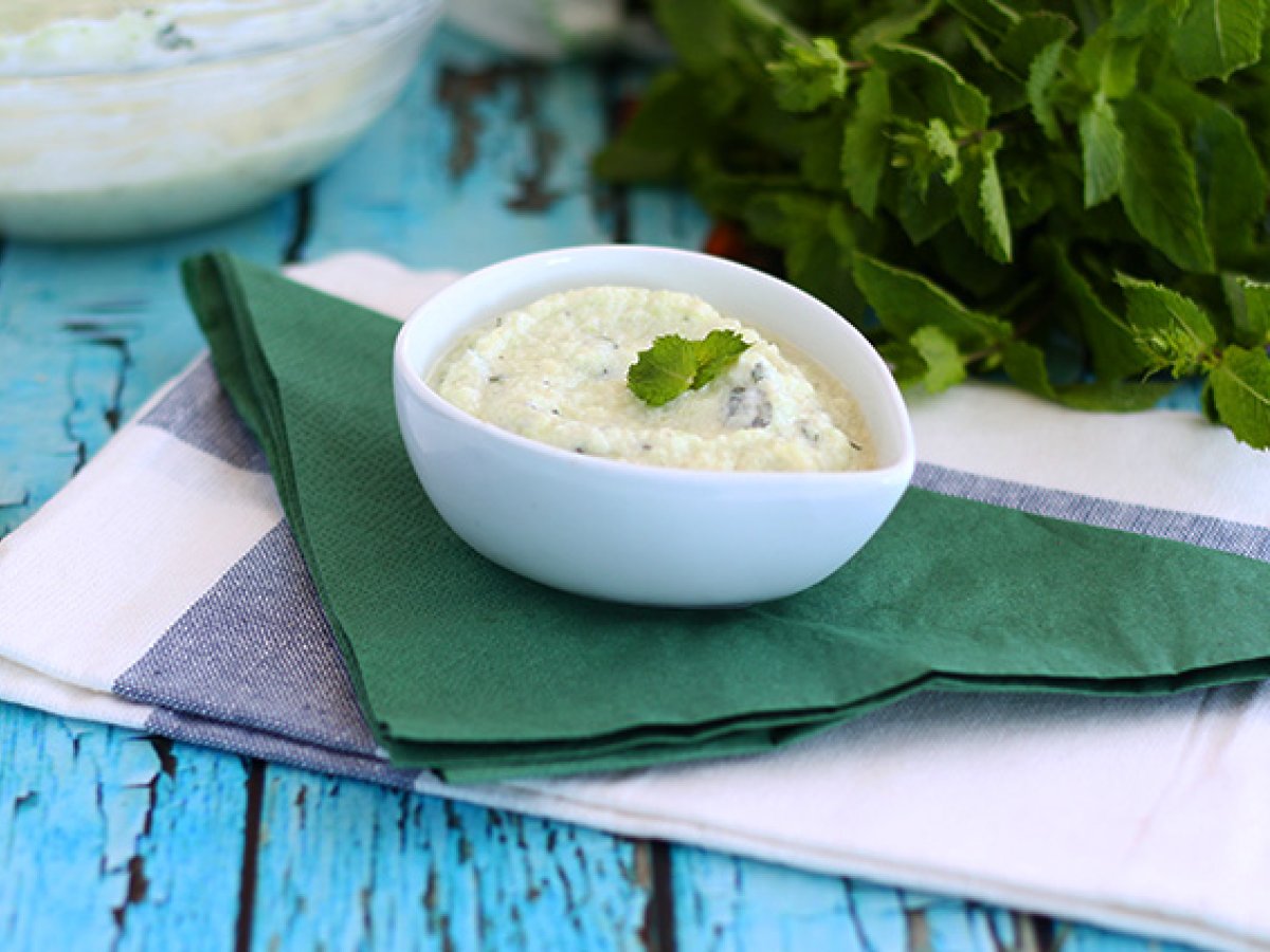 Tzatziki, la salsa greca a base di yogurt e cetrioli