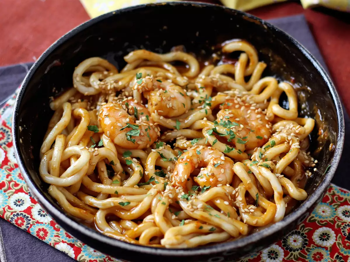 Udon con gamberi e salsa di arachidi piccante: il piatto asiatico pronto in meno di 10 minuti! - foto 5