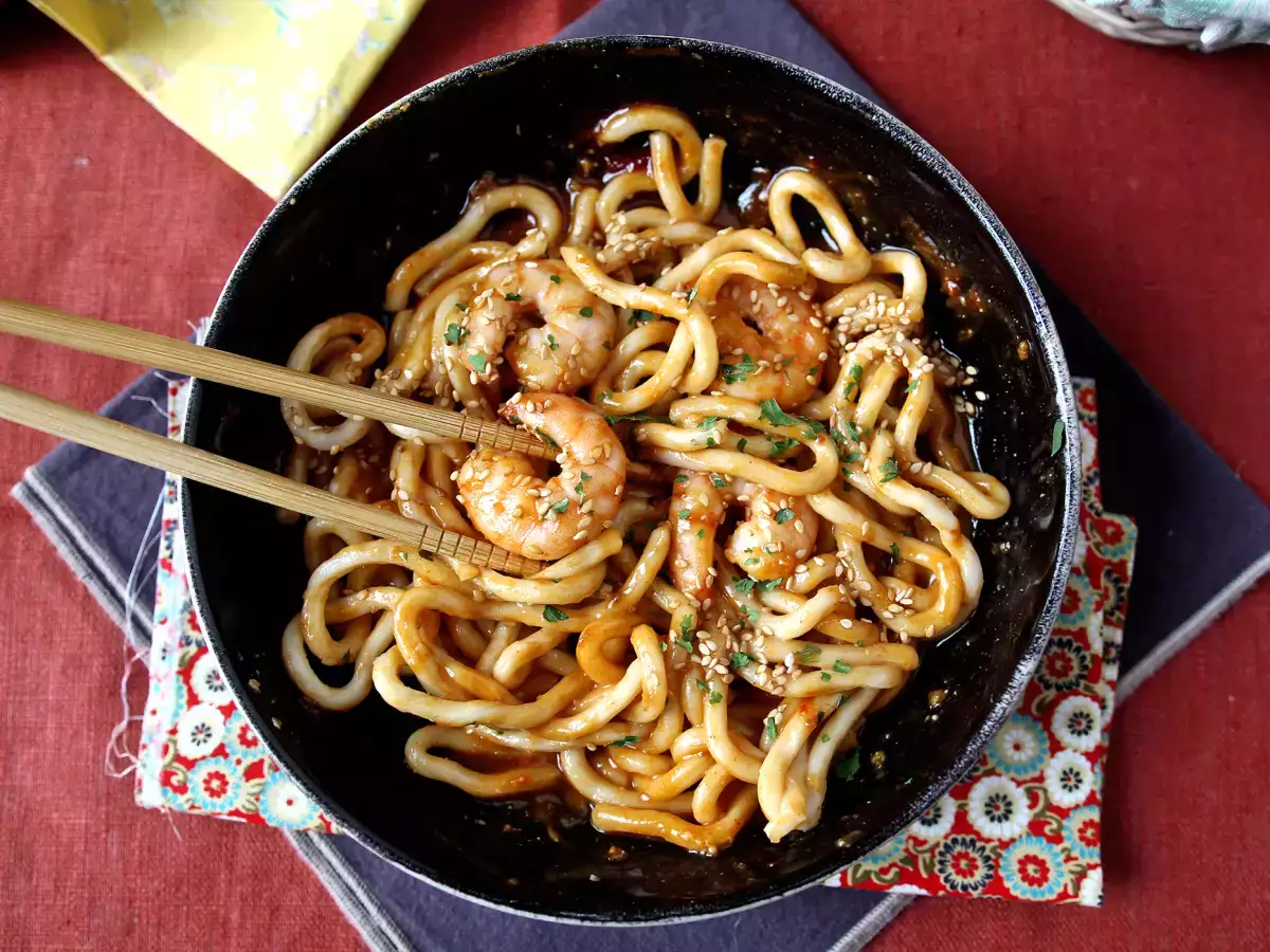 Udon con gamberi e salsa di arachidi piccante: il piatto asiatico pronto in meno di 10 minuti! - foto 6