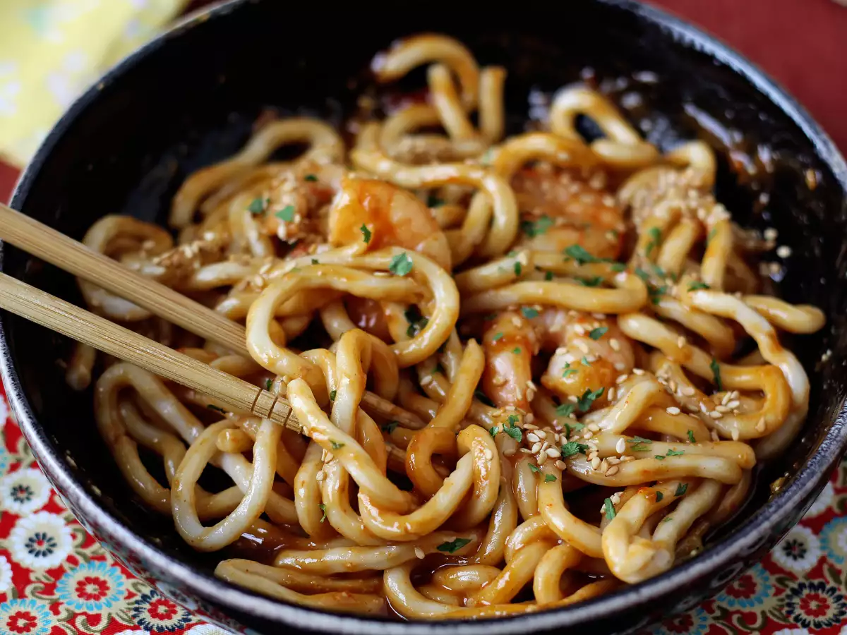 Udon con gamberi e salsa di arachidi piccante: il piatto asiatico pronto in meno di 10 minuti! - foto 7