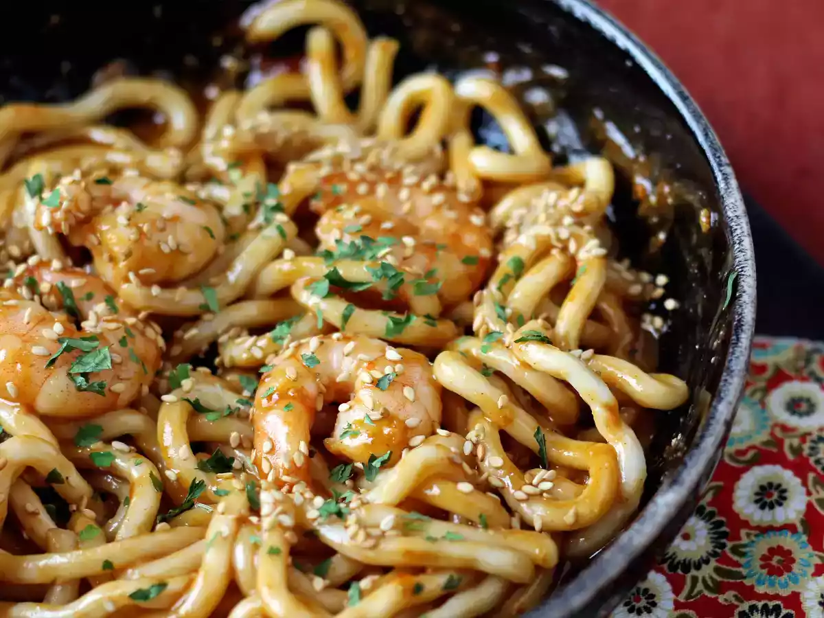 Udon con gamberi e salsa di arachidi piccante: il piatto asiatico pronto meno di 10 minuti! - foto 3