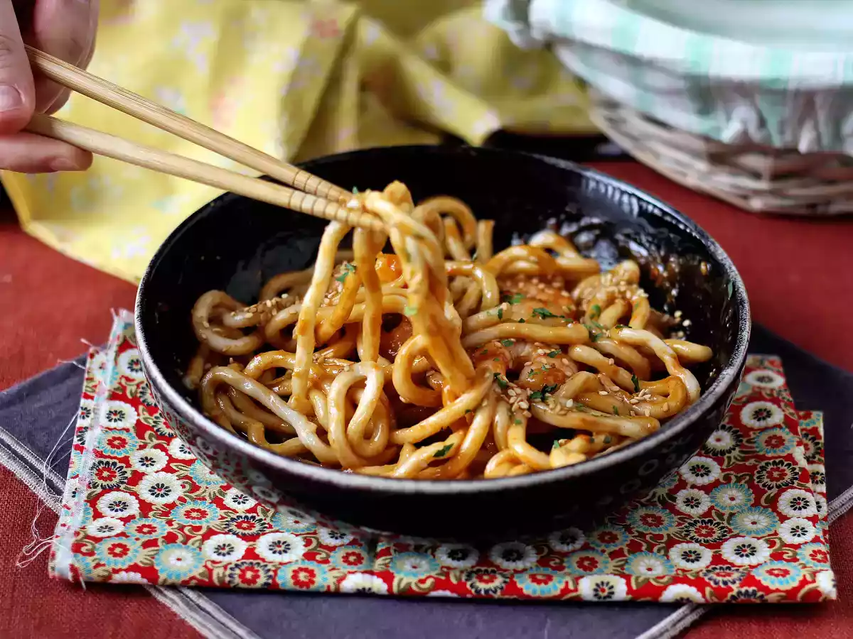 Udon con gamberi e salsa di arachidi piccante: il piatto asiatico pronto meno di 10 minuti! - foto 4