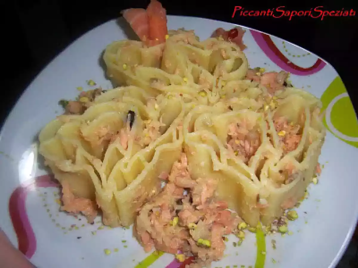 Un abbraccio di cuori tra spezie, salmone e fagioli bianchi di Spagna