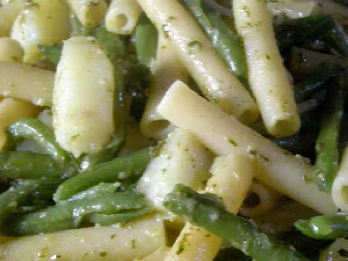 Un classico: pasta con pesto, fagiolini e patate