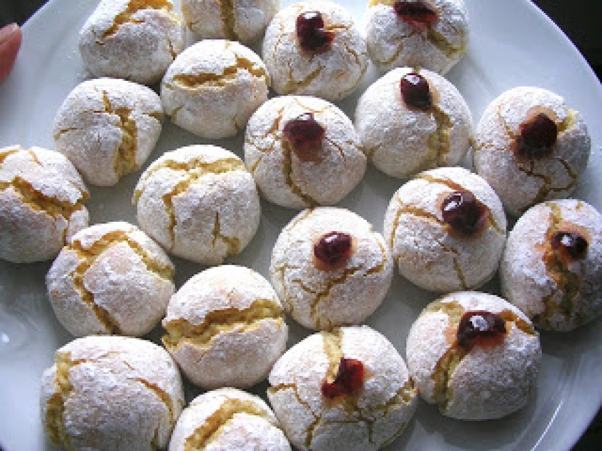 Un Dolcetto Alle Mandorle Amaretti Alle Amarene Ricetta Petitchef