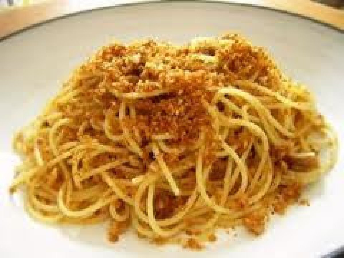 Un primo piatto per Capodanno: Spaghetti tonno e alici