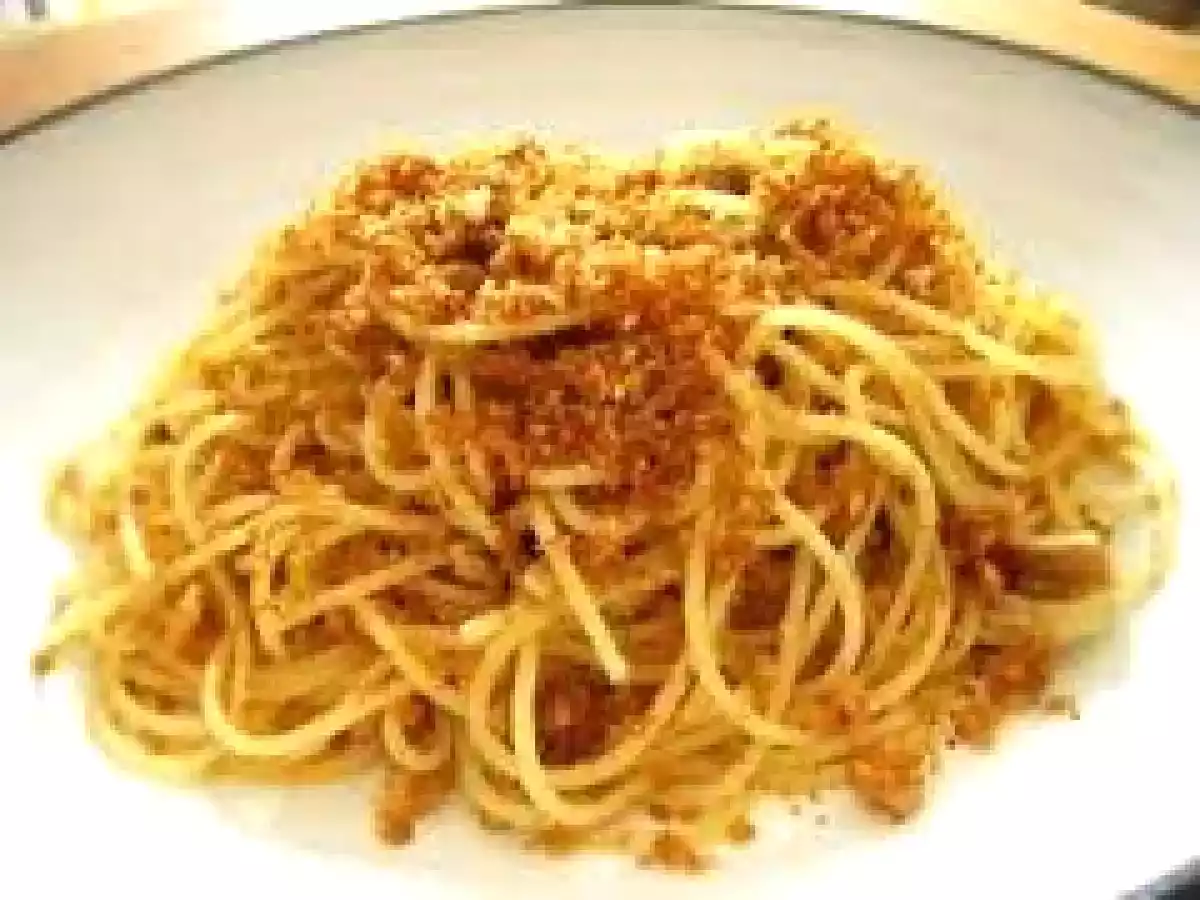 Un primo piatto per Capodanno: Spaghetti tonno e alici