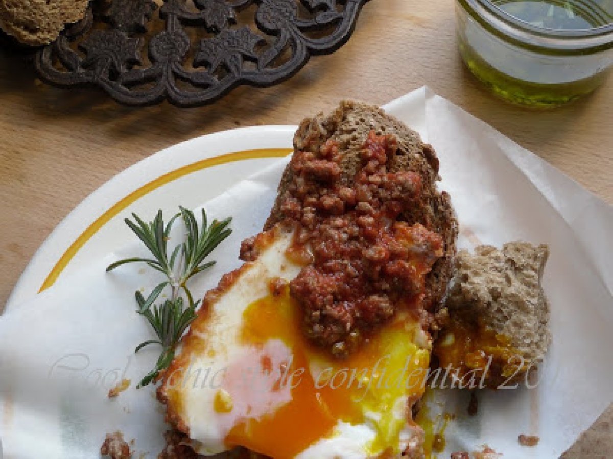 Un uovo al ragù bolognese