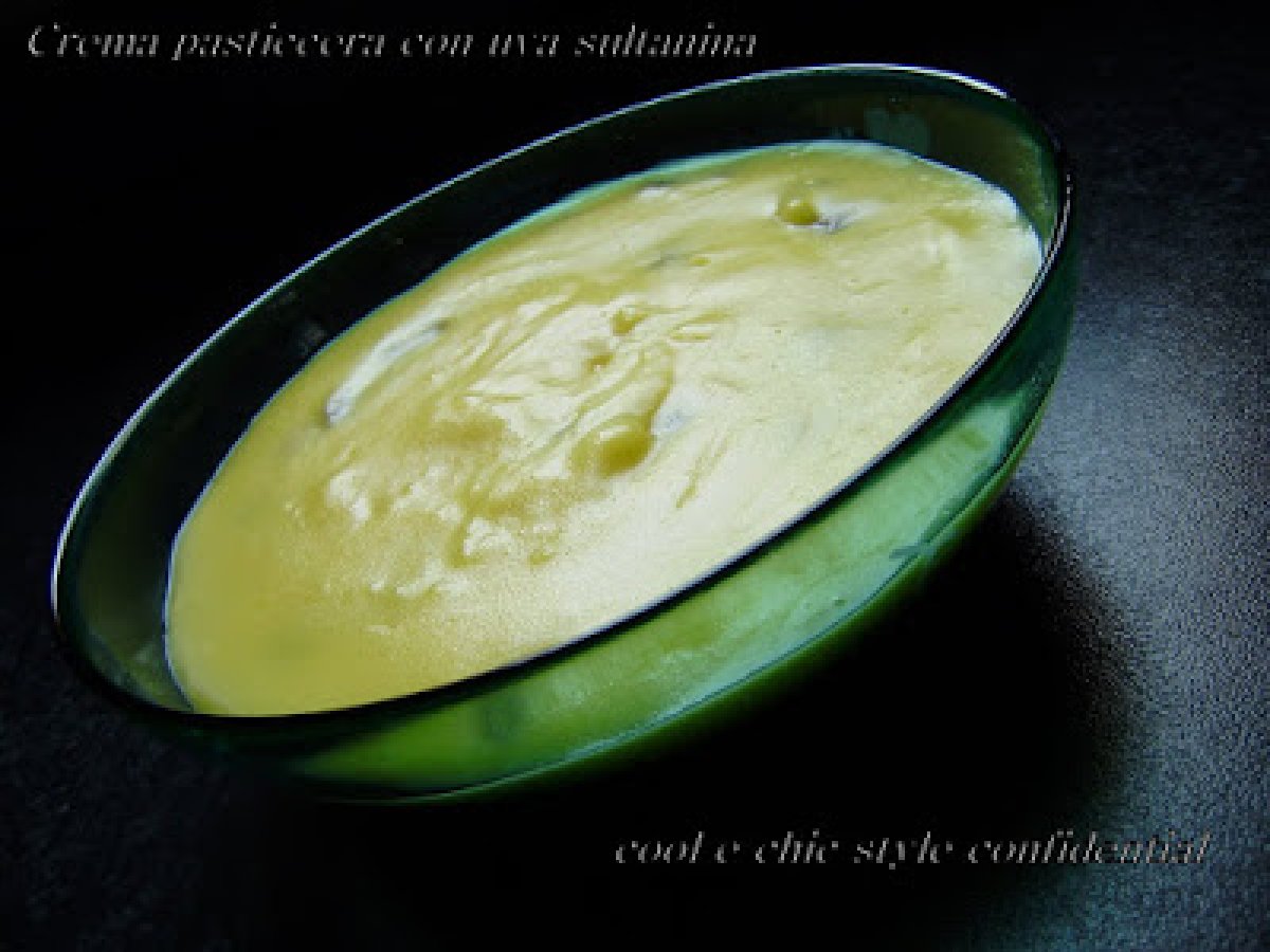 Una piccola pausa ...dolcissima ; CREMA PASTICCERA CON UVA SULTANINA - foto 2