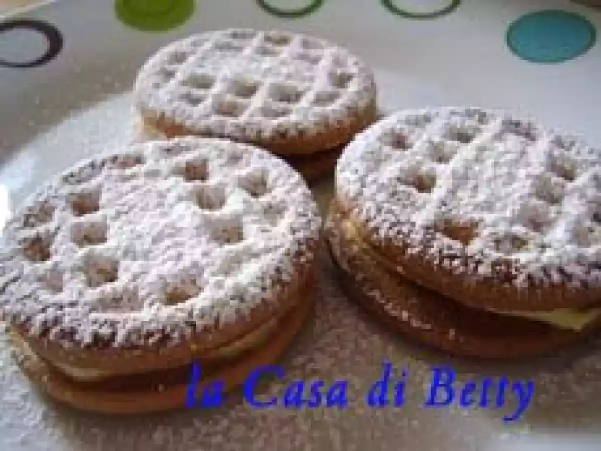 Uno spuntino veloce: panino dolce di biscotti!