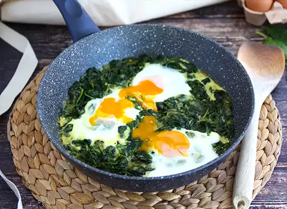 Uova e spinaci, la ricetta perfetta per una cena veloce