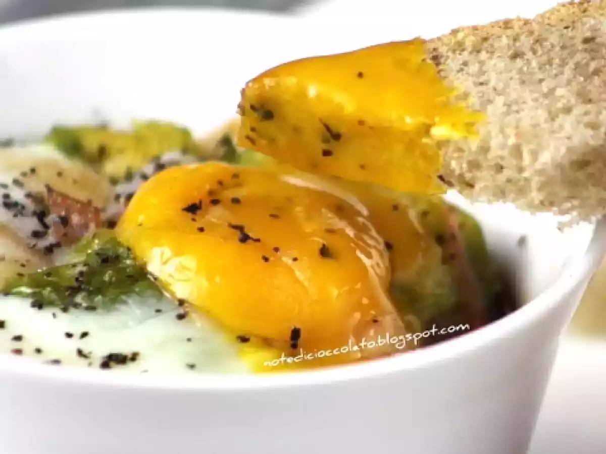 UOVA in COCOTTE con FAGIOLI CORONA, CAVOLETTI e SPECK