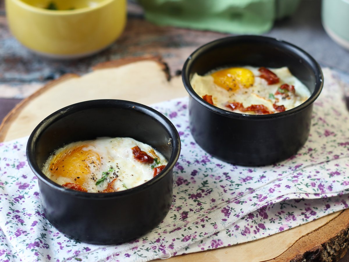 Uova in cocotte con friggitrice ad aria: una sfiziosa ricetta vegetariana facile da preparare - foto 3