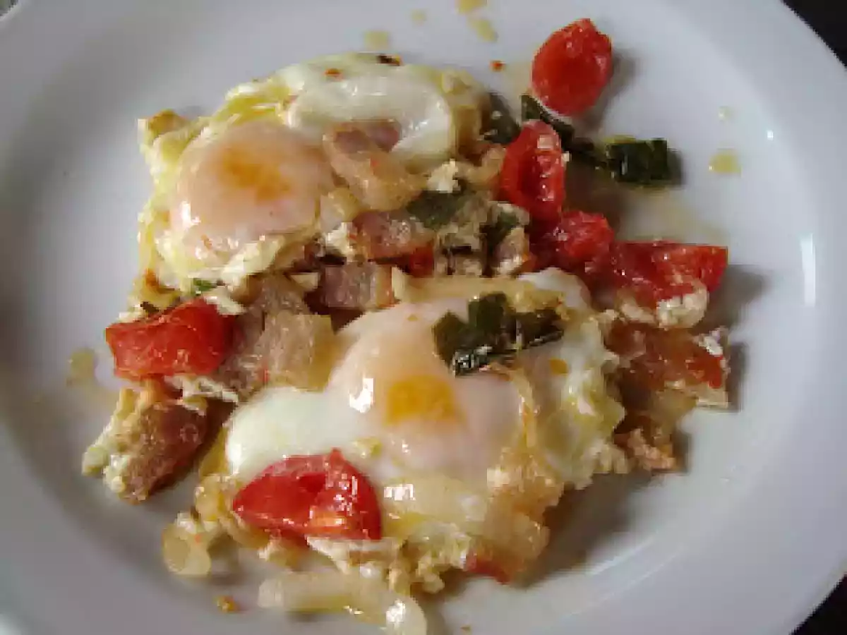 Uova pancetta e pomodorini