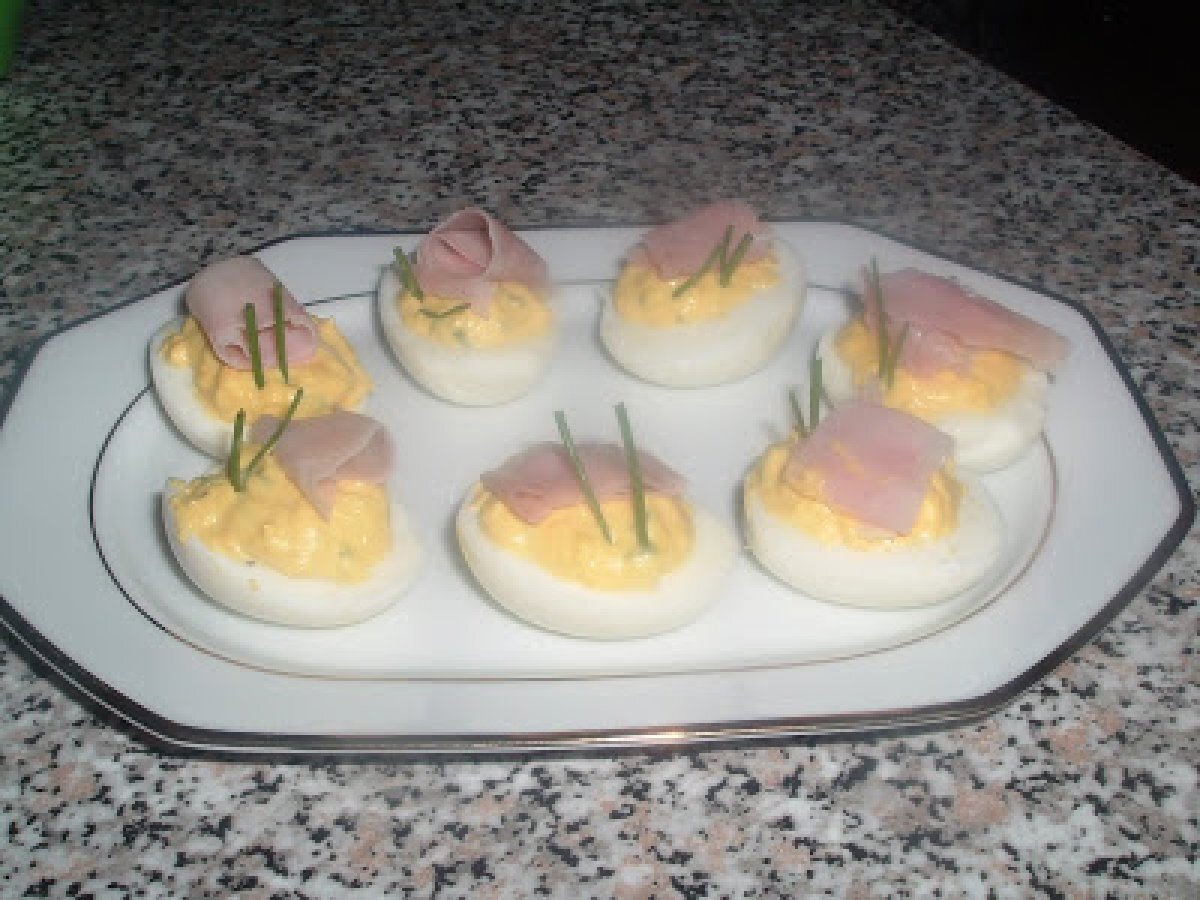 Uova ripiene con prosciutto cotto