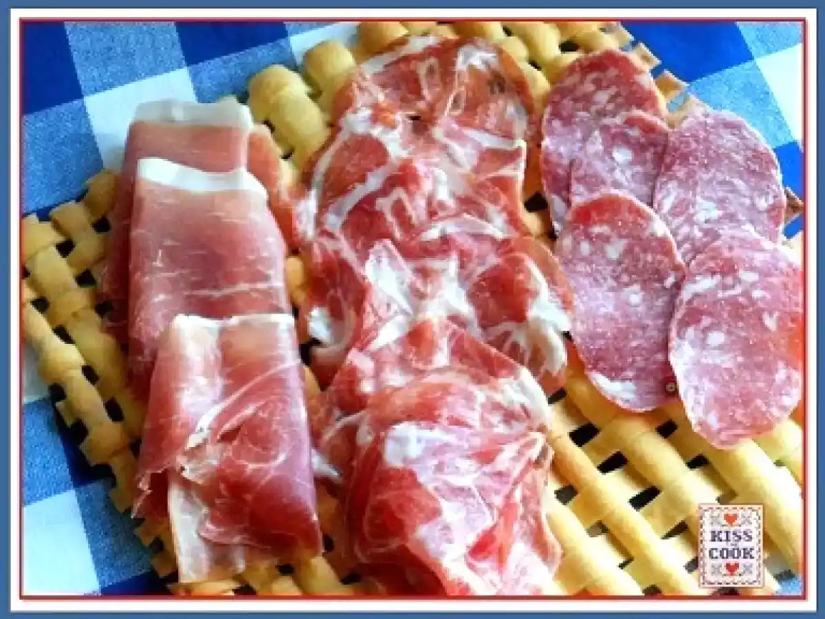 VASSOIO IN PASTA DI PANE CON SALUMI