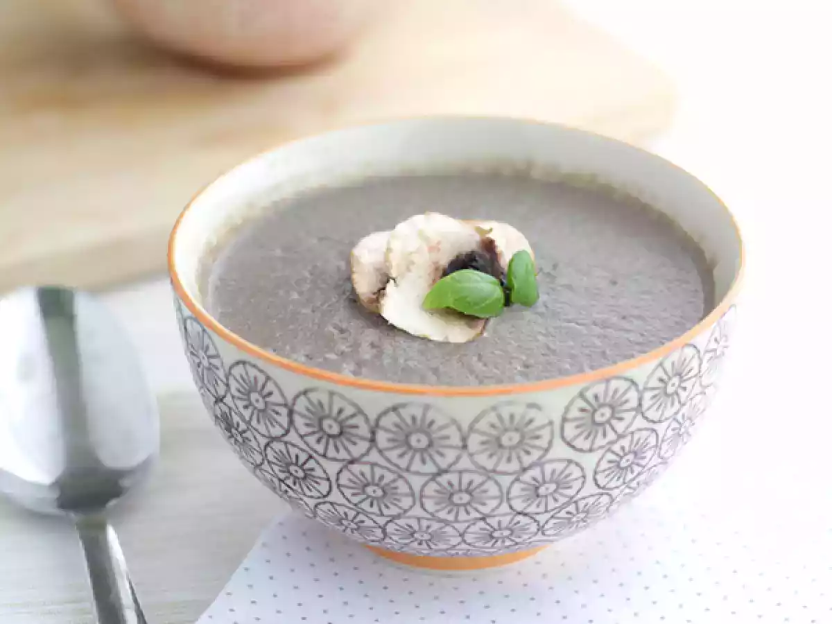 Velluta di funghi champignon - ricetta facile e gustosa