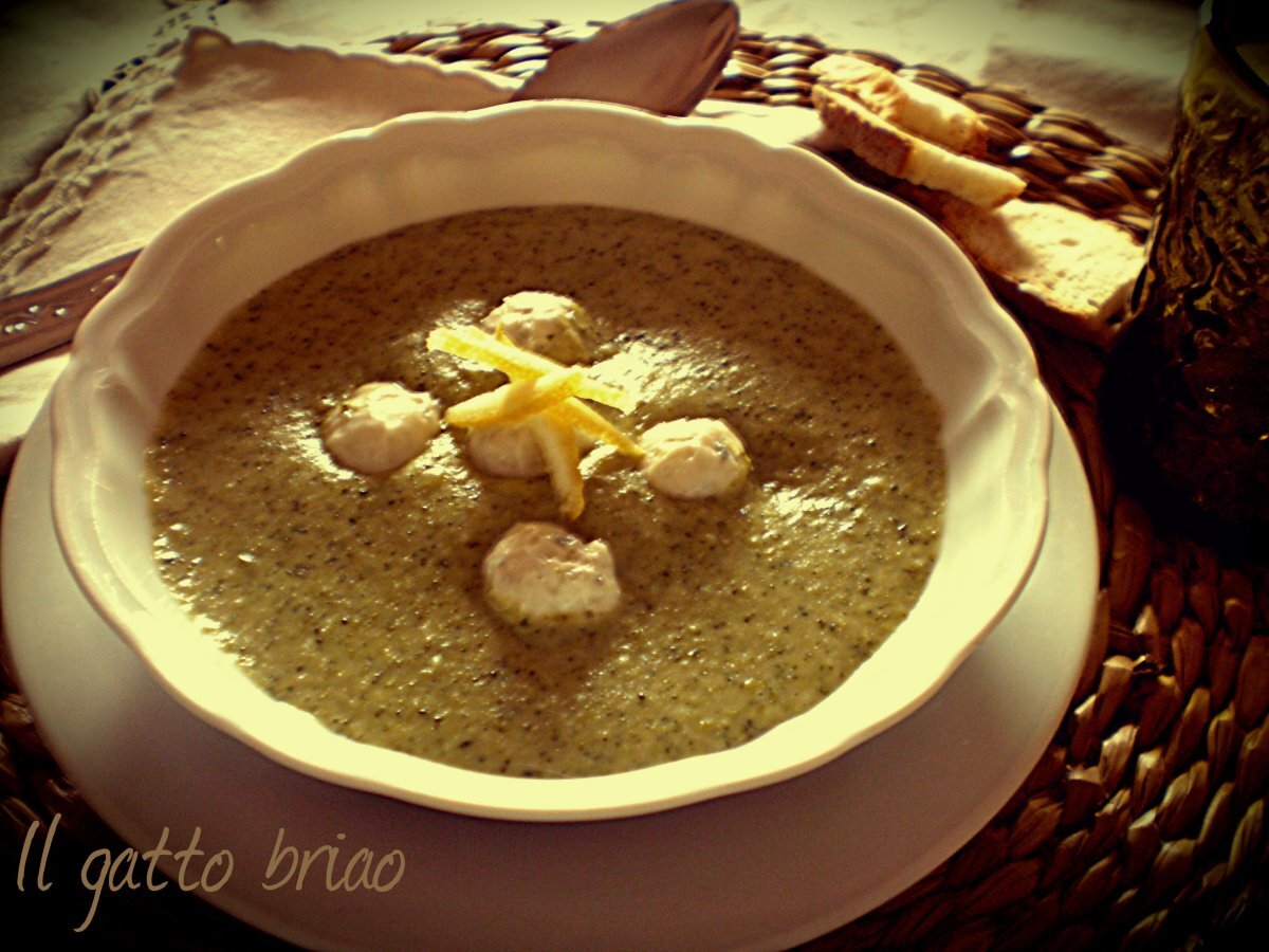 Vellutata di broccoli con bocconcini di gorgonzola e robiola