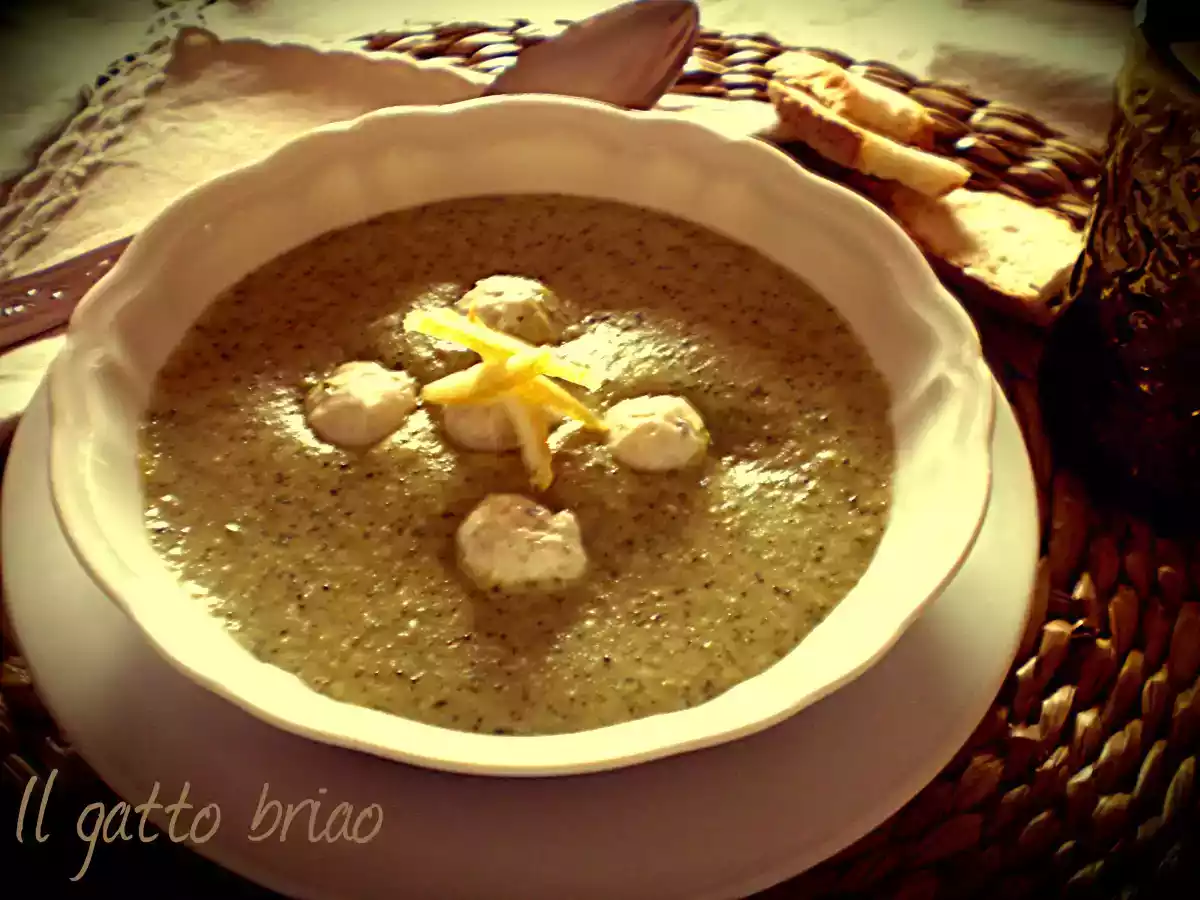 Vellutata di broccoli con bocconcini di gorgonzola e robiola