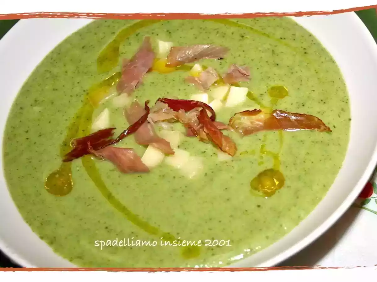 VELLUTATA DI BROCCOLI CON SPECK CROCCANTE E FONDUTA DI FORMAGGIO