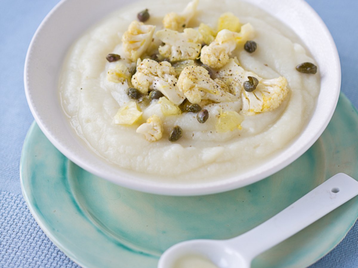 Vellutata di cavolfiore con limone e capperi