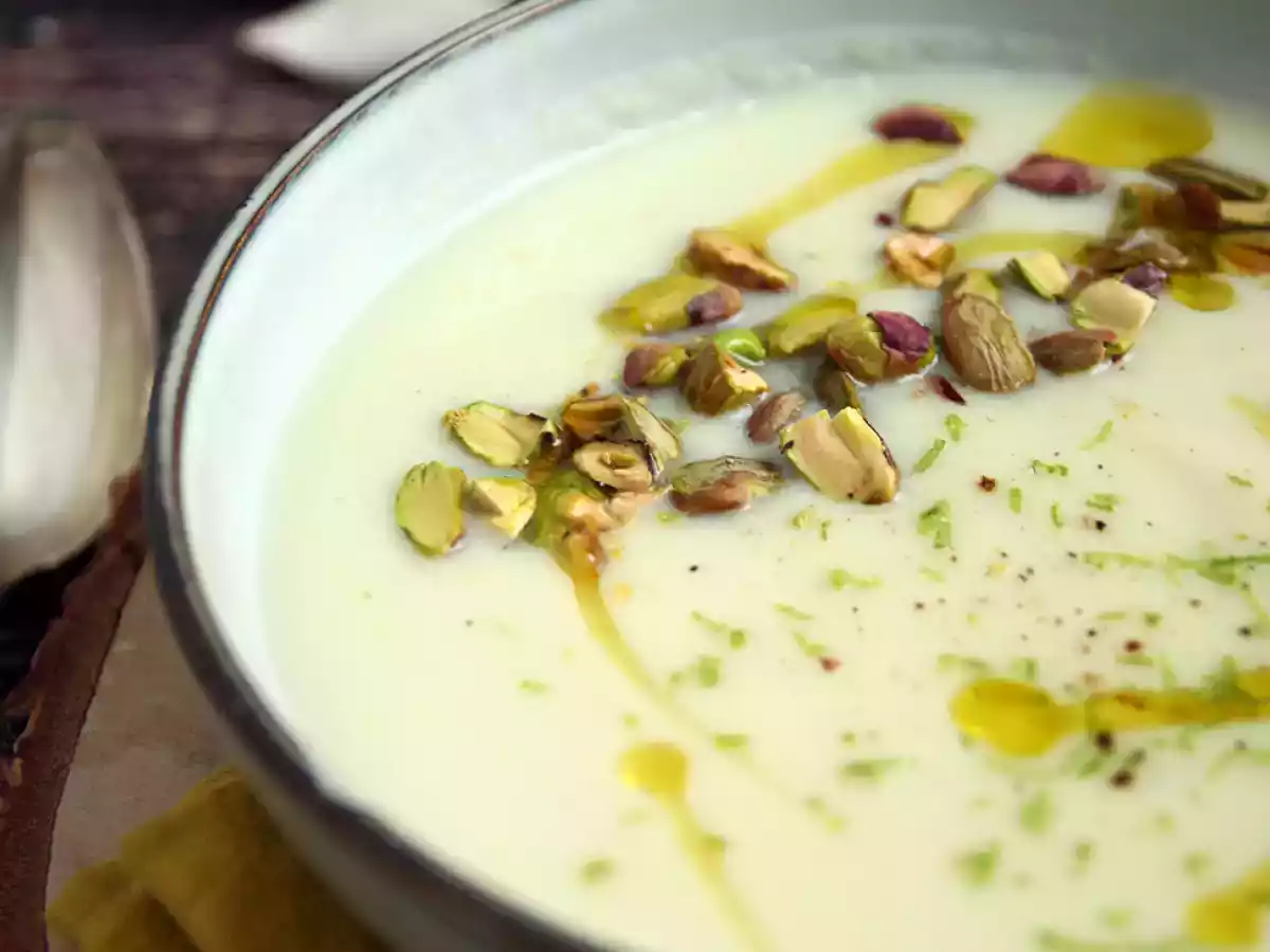 Vellutata di cavolfiore e pistacchi