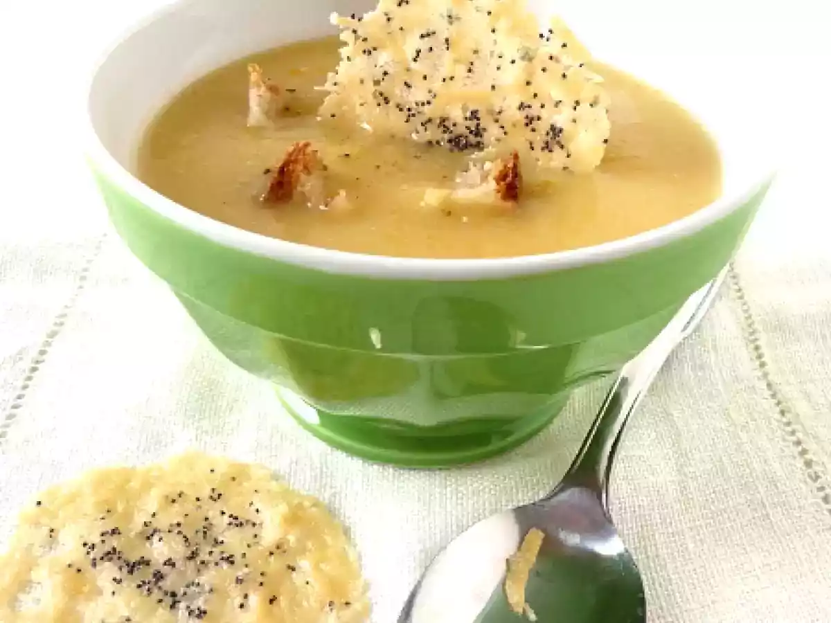 Vellutata di finocchio con chips di parmigiano