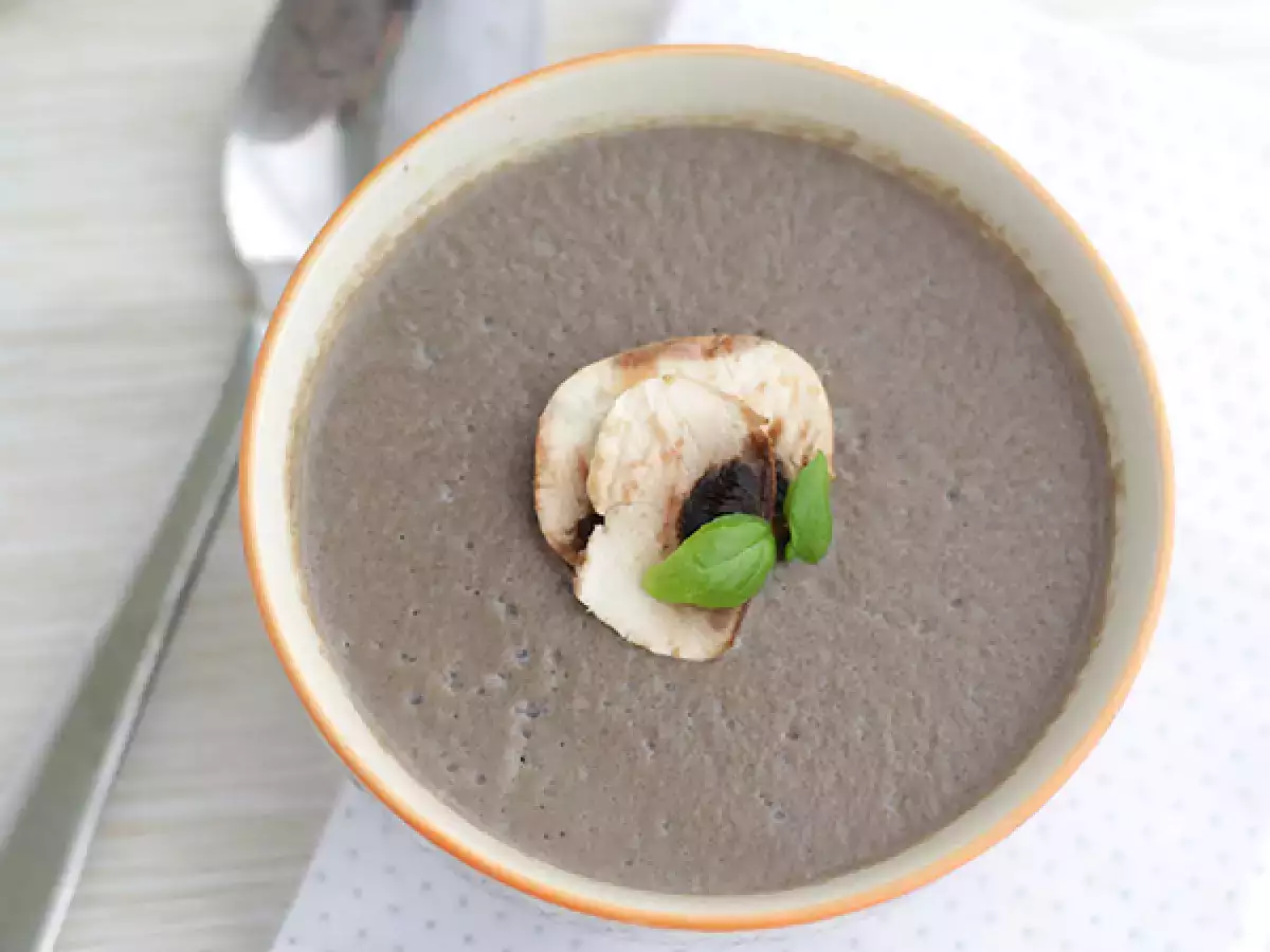 Vellutata di funghi champignon - ricetta facile e gustosa - foto 2