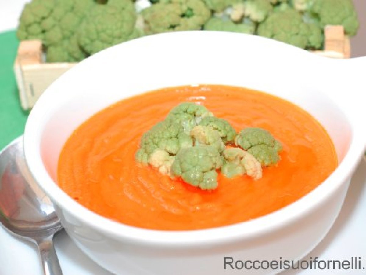 Vellutata di lenticchie rosse e cavolo croccante
