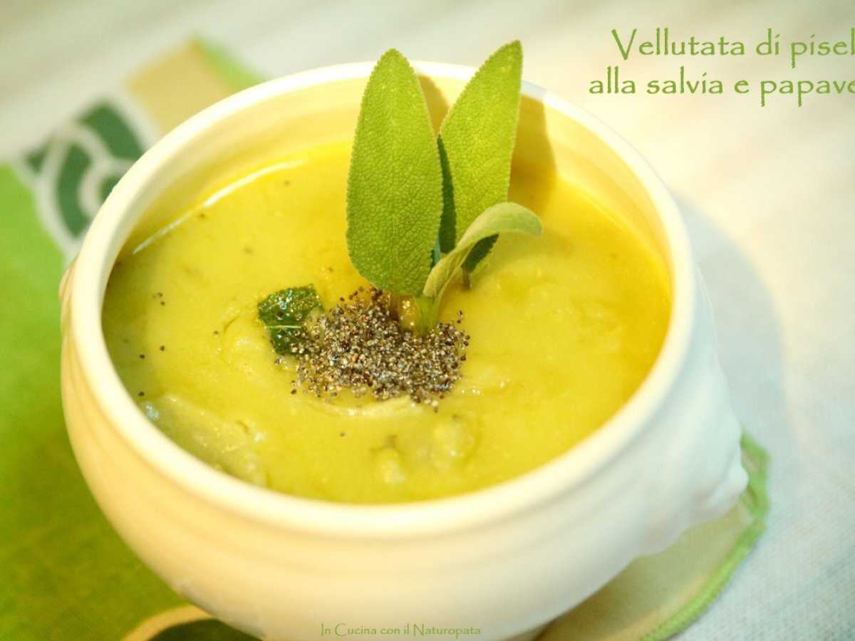 Vellutata di piselli alla salvia