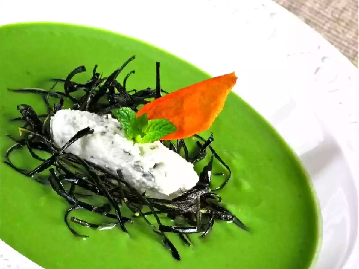 Vellutata di piselli novelli e ricotta alla menta
