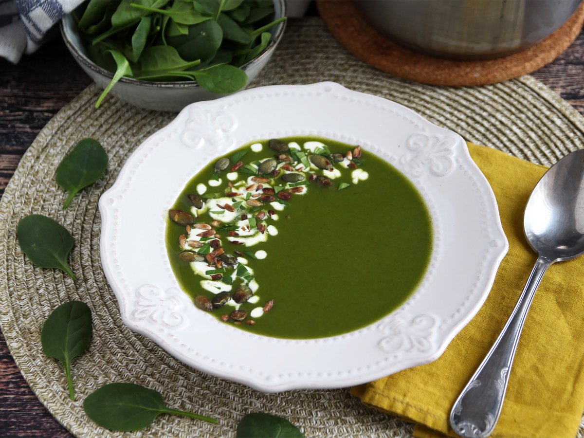 Vellutata di spinaci, il modo perfetto per far mangiare la verdura ai più piccoli