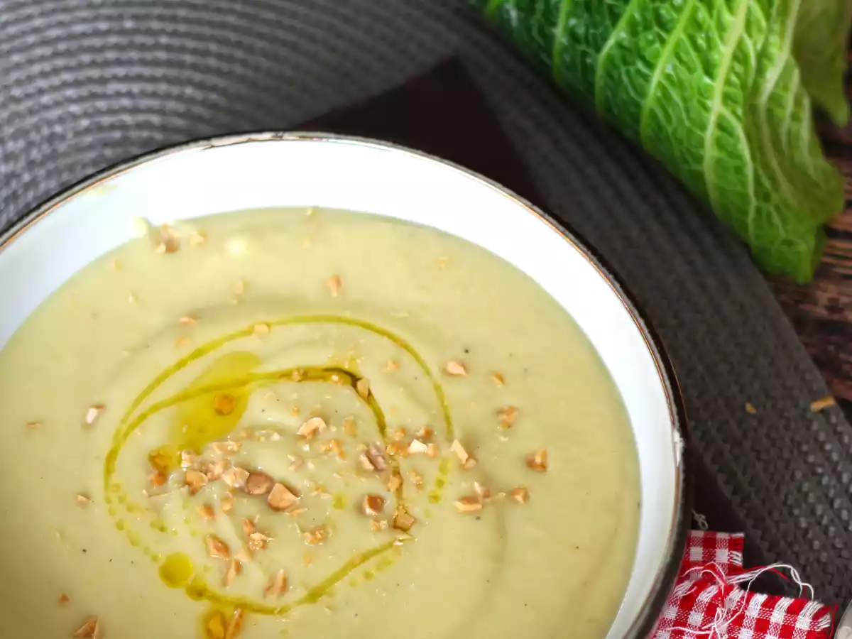 Vellutata di verza, una gustosa ricetta vegetariana per l'inverno - foto 2