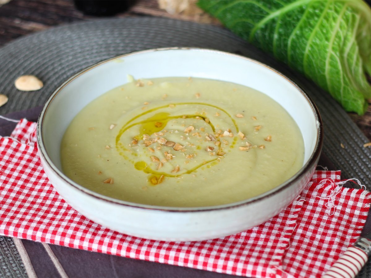 Vellutata di verza, una gustosa ricetta vegetariana per l'inverno - foto 3