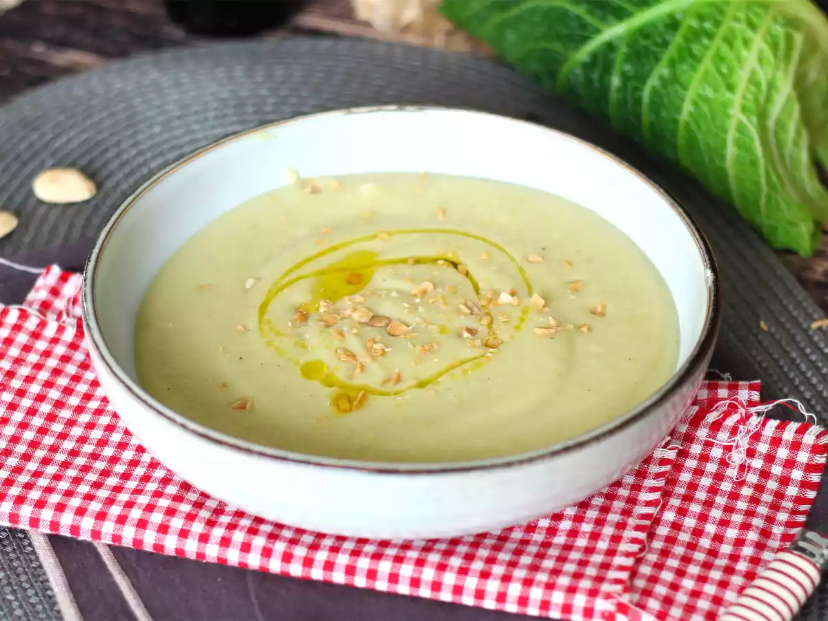 Vellutata di verza, una gustosa ricetta vegetariana per l'inverno - foto 3