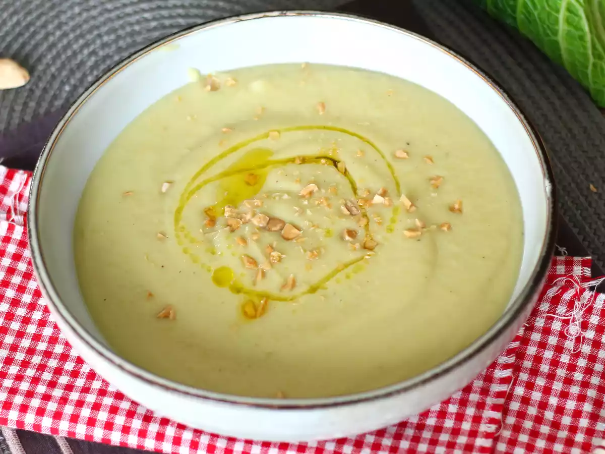 Vellutata di verza, una gustosa ricetta vegetariana per l'inverno - foto 4