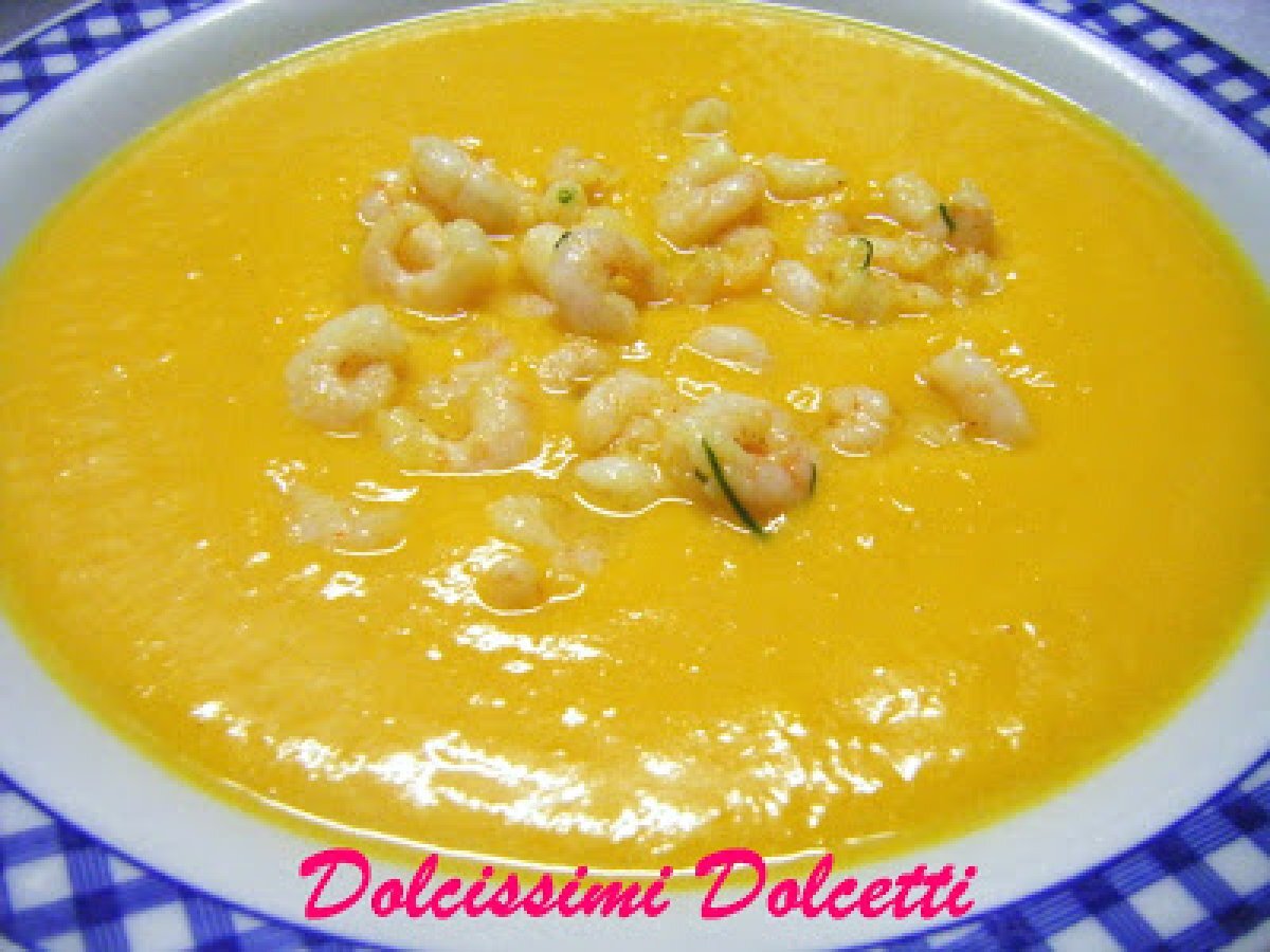 Vellutata di zucca con gamberetti e curcuma