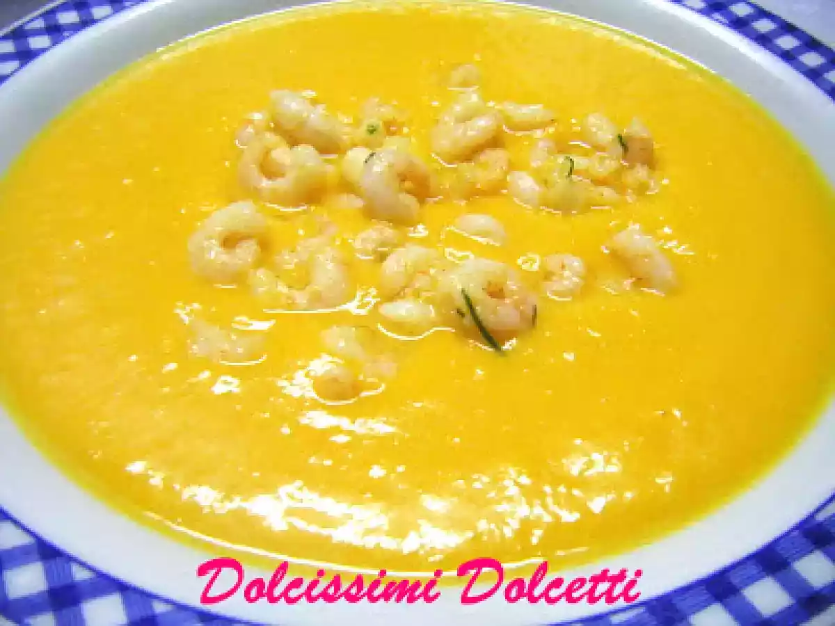 Vellutata di zucca con gamberetti e curcuma