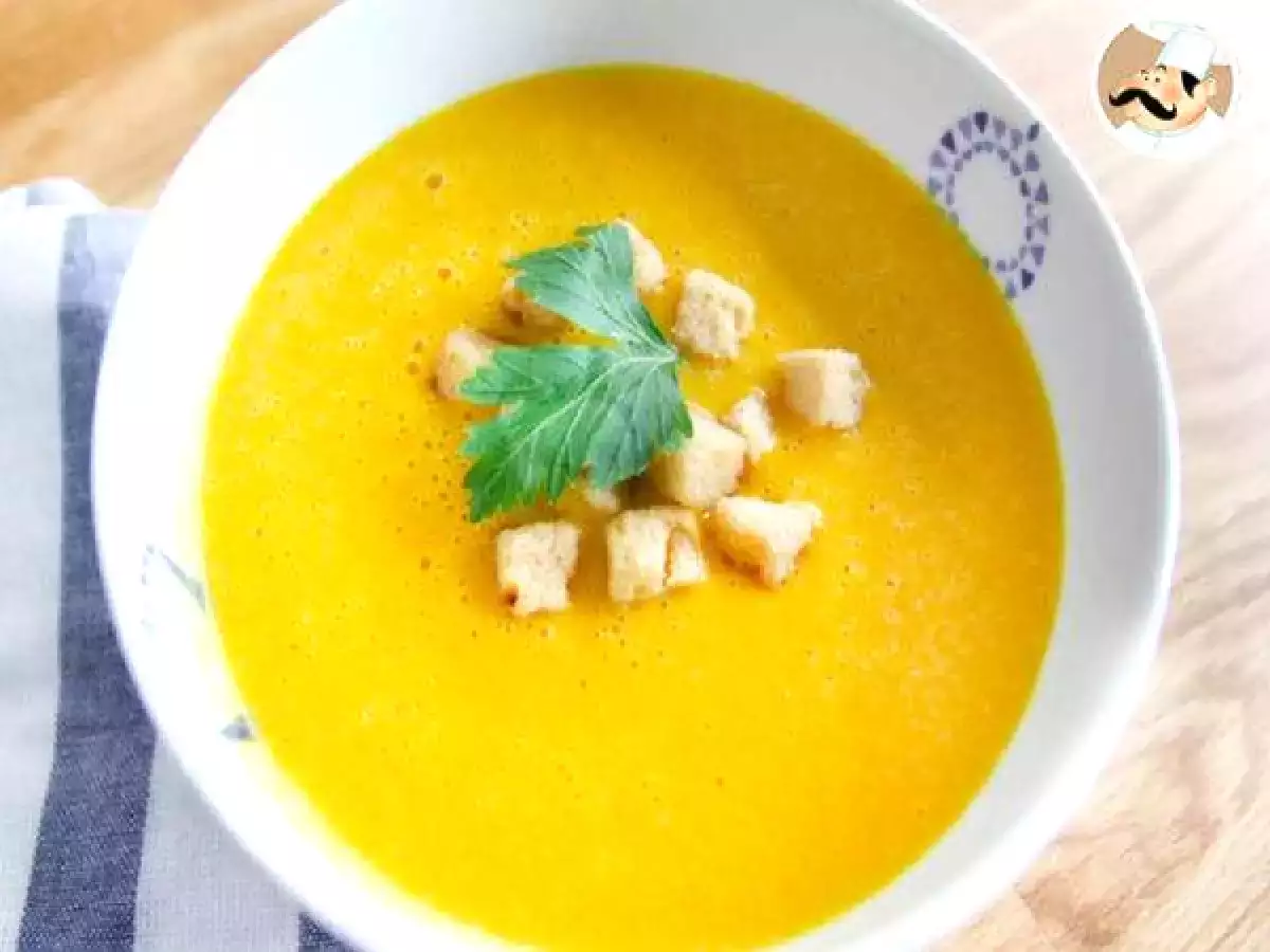 Vellutata di zucca con patate: zuppa cremosa e calda per l’autunno