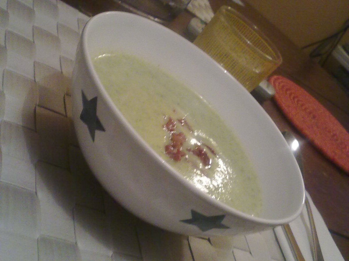 Vellutata di zucchine e patate con pancetta croccante
