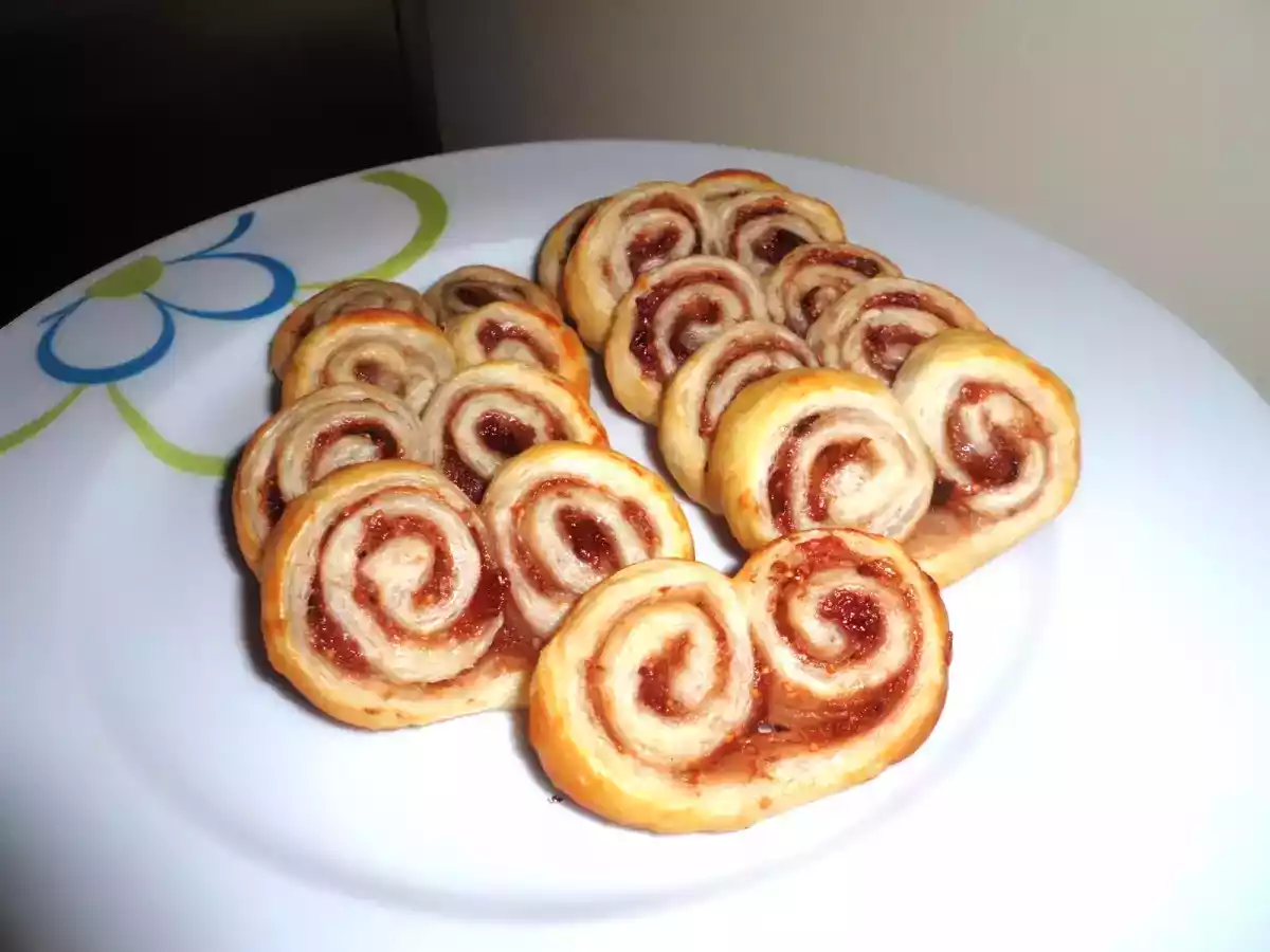 Ventagli di sfoglia con marmellata di fichi