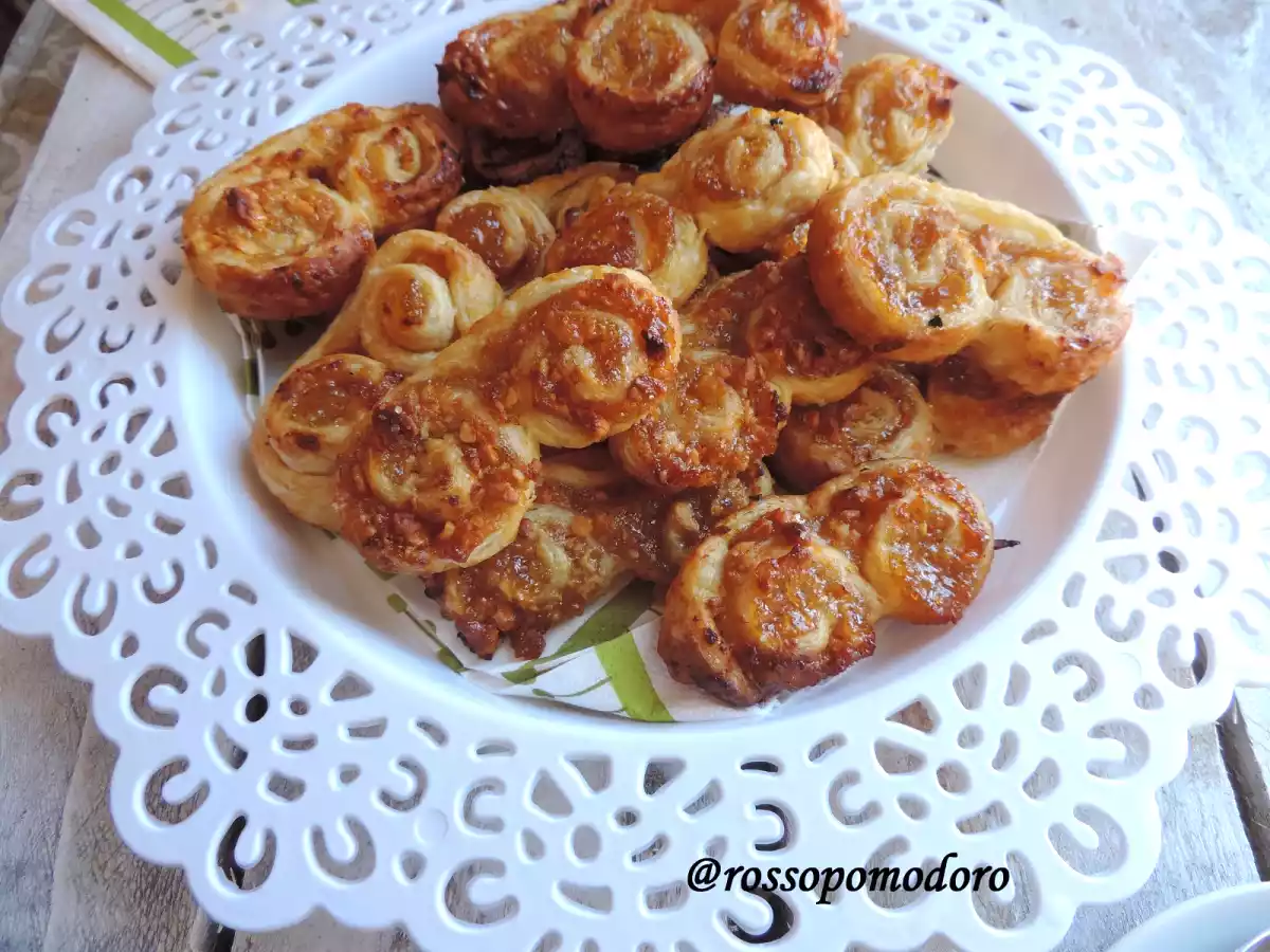 Ventagli di sfoglia con marmellata di limone e mandorle