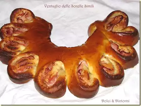 Ventaglio di pan brioche delle sorelle simili