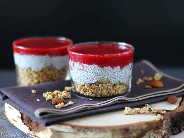 Verrine di pudding di chia al latte di cocco, lamponi e granola, foto 4