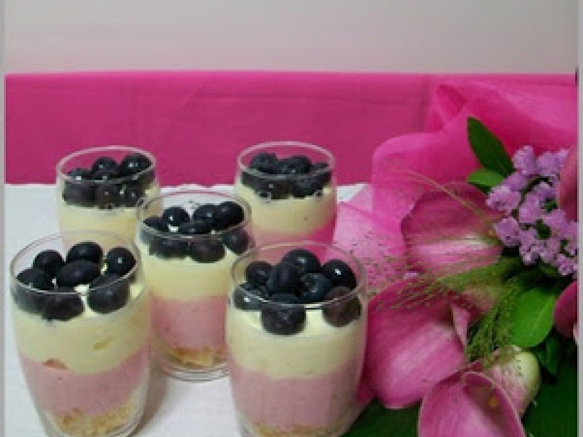 VERRINES DI MOUSSE DI FRAGOLE E CREMA DI MASCARPONE - foto 3