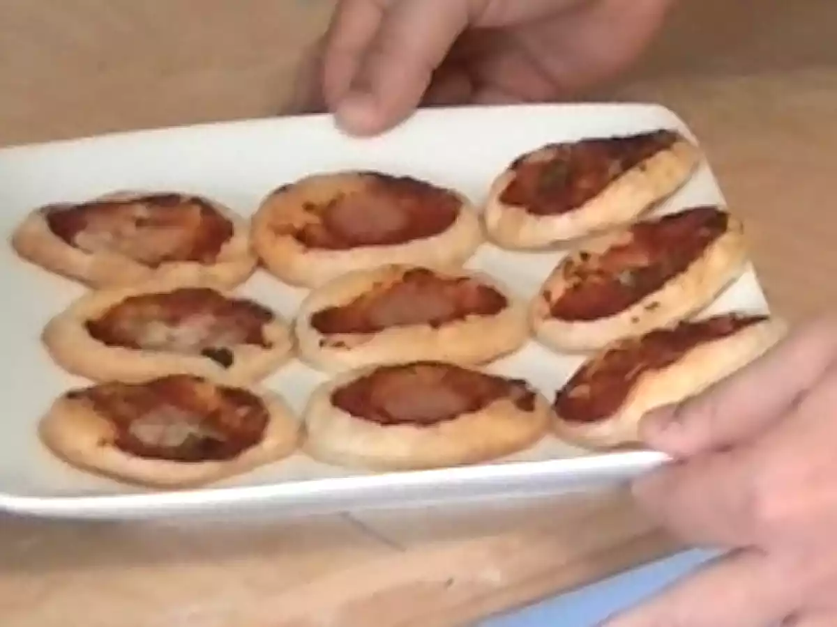Video Ricetta Pizzette di Pasta Sfoglia