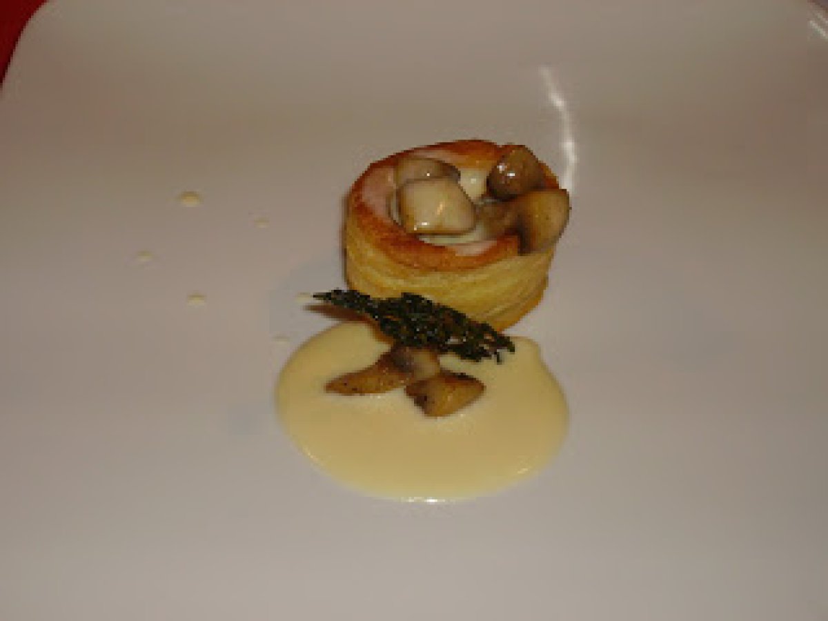 Vol au vent con champignos e fonduta di taleggio